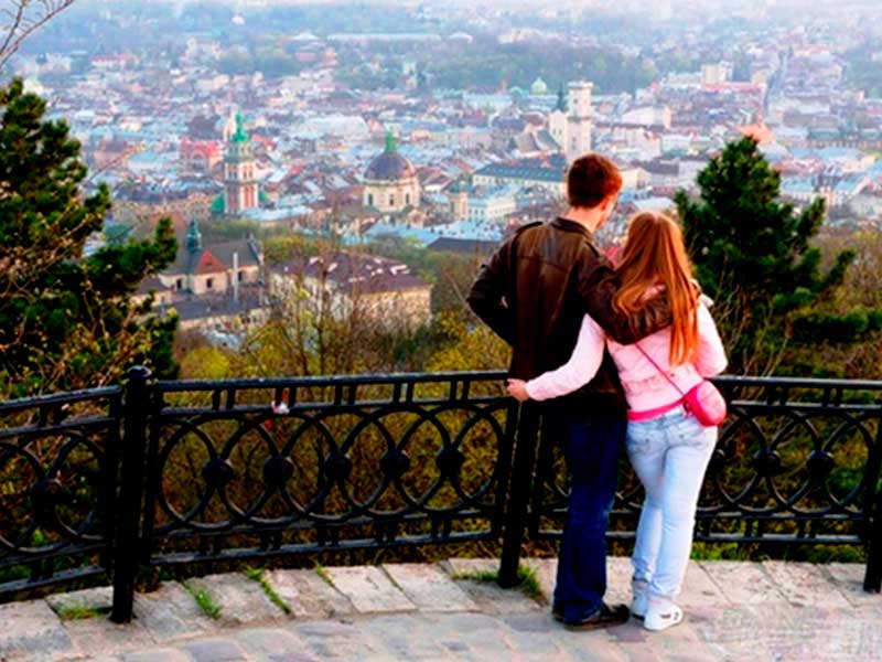 Що подарувати жінці на 8 березня: подарункові тренди цього року