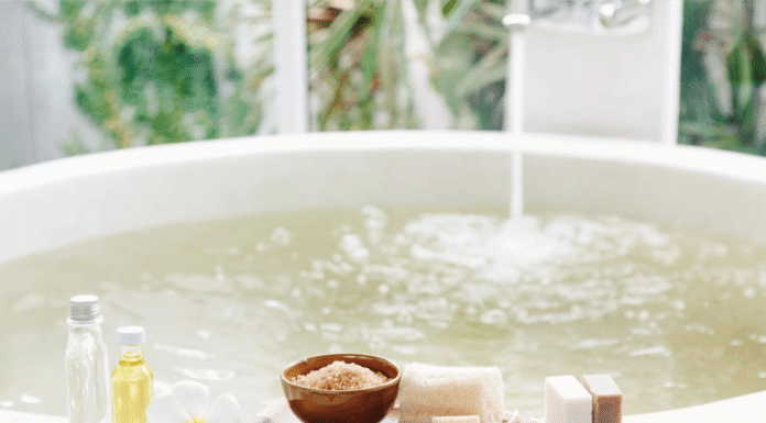 Как устроить SPA-вечер: ароматерапия, свечи и маски